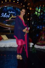 Sonakshi Sinha on the sets of Indian Idol Junior Eid Special in Mumbai on 4th Aug 2013 (61).JPG